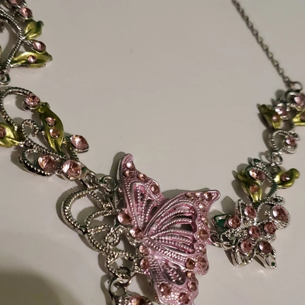 Fashion Butterfly 🦋 Silverton and Rhinestone necklace
